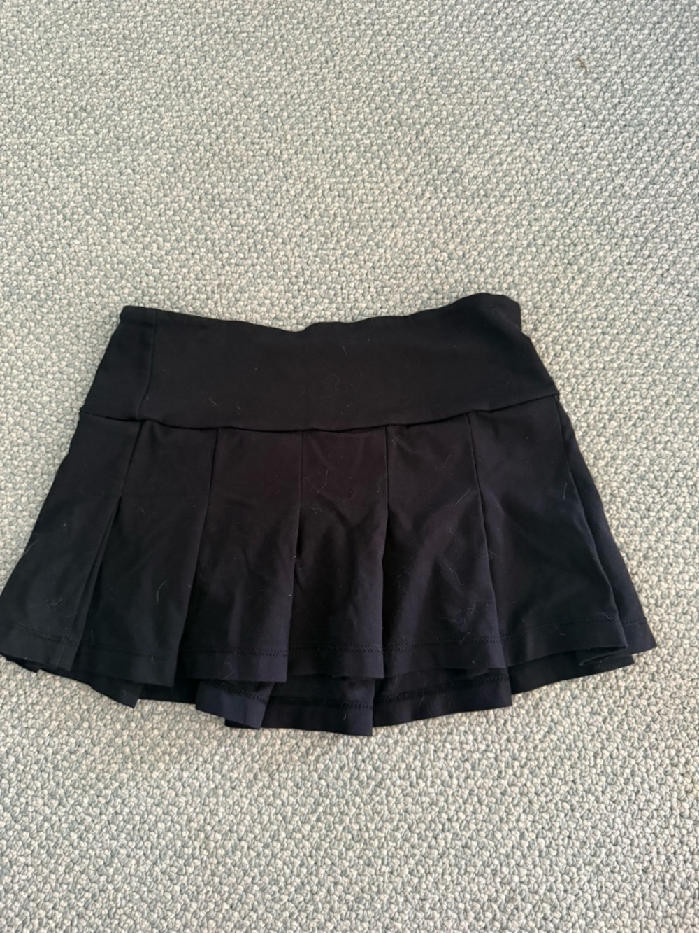 black pleated mini skirt - Picture 2 of 3